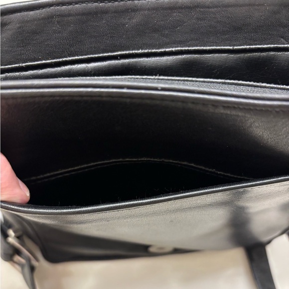 Perlina multi-compartment black leather crossbody - Picture 10 of 11